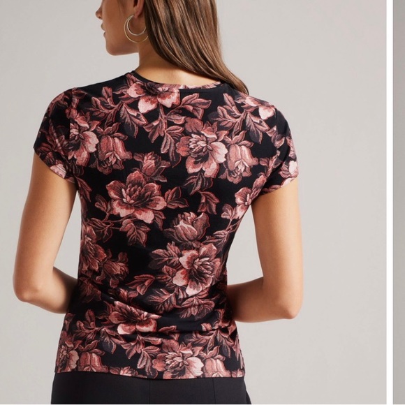 Ted baker fitted top/ In Ted Baker size 3 which is a m/l fitted top - Picture 2 of 3